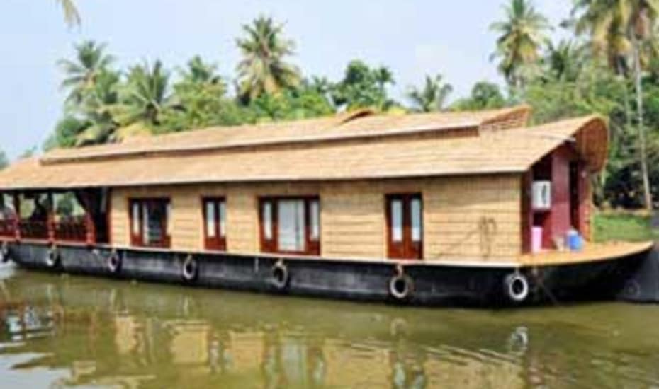 Manu Nandanam Holidays Houseboat Kumarakom