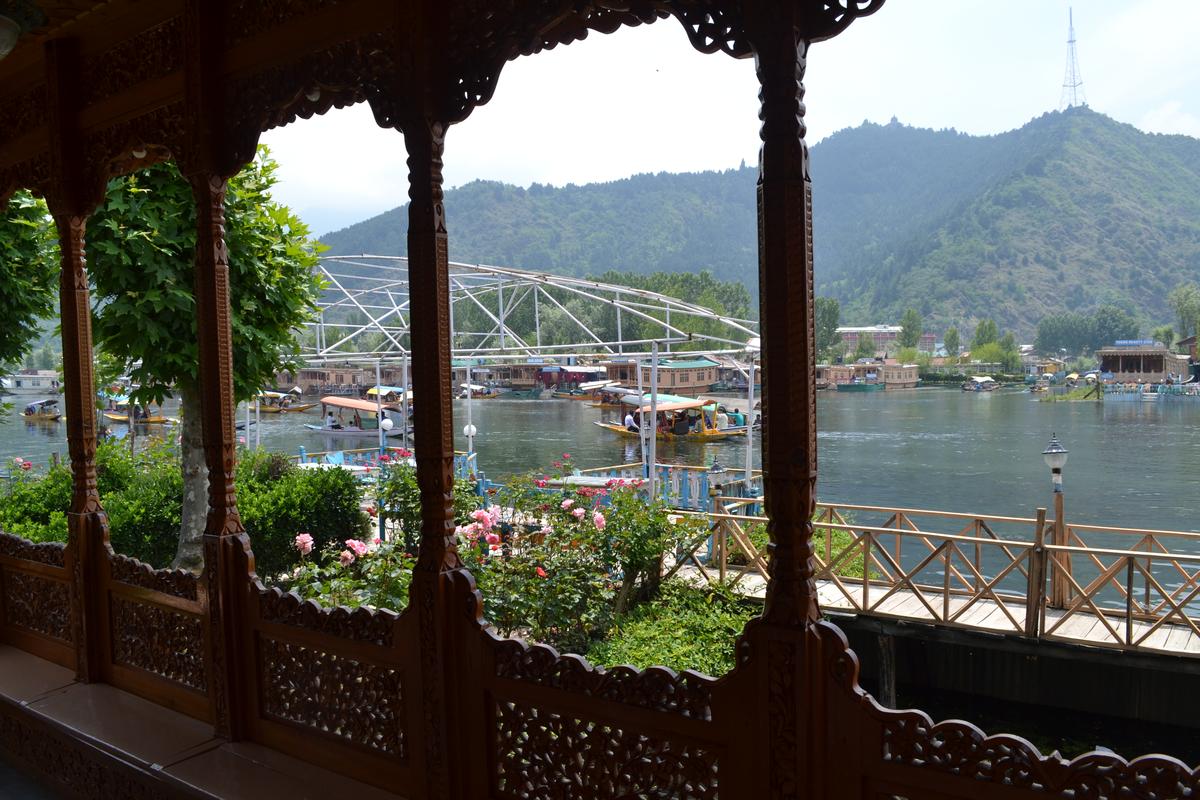 Badyari Palace Houseboat Srinagar, Rooms, Rates, Photos, Reviews, Deals